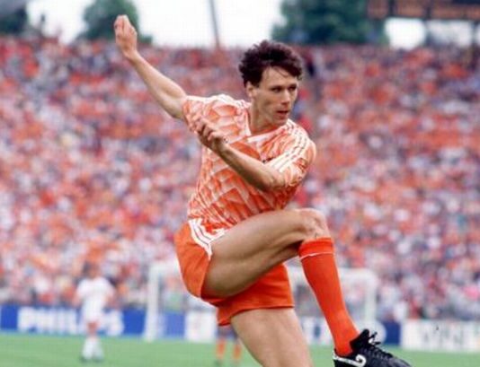 1988- Ο φαν Μπάστεν καταρρίπτει τα «υπερηχητικά Μινγκ»